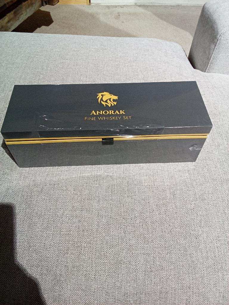Anorak Whiskey Set